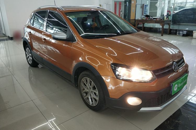 Used Volkswagen Polo 2016 1.6L Cross Polo Automatic Front Right 45 Deg