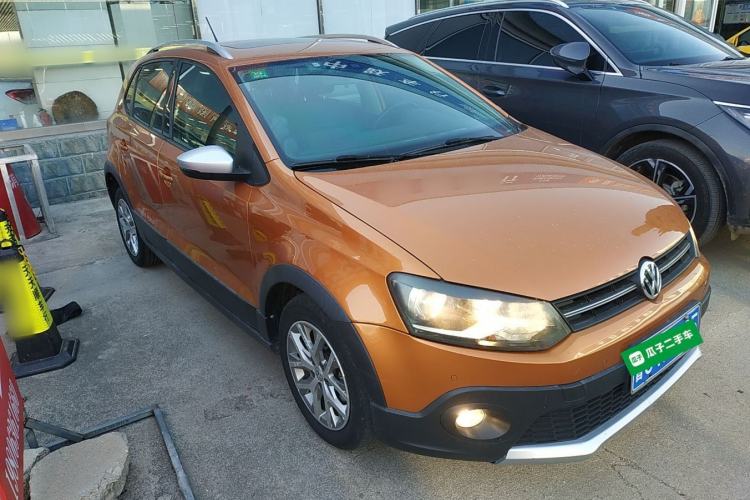 Used Volkswagen Polo 2016 1.6L Cross Polo Automatic Front Right 45 Deg