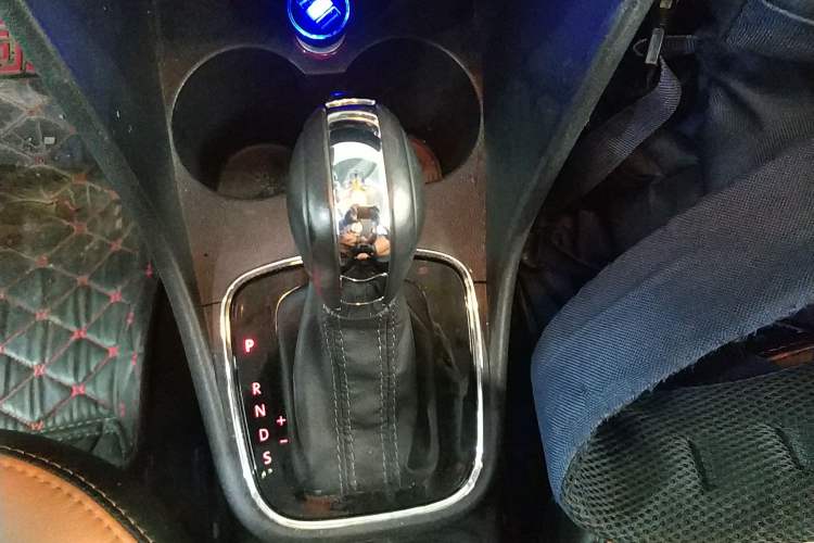 Used Volkswagen Polo 2016 1.6L Cross Polo Automatic Gear Lever