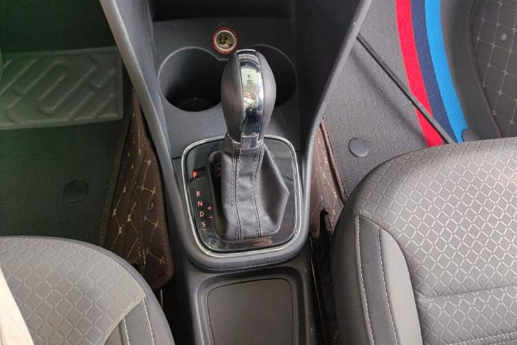 Used Volkswagen Polo 2016 1.6L Cross Polo Automatic Gear Lever