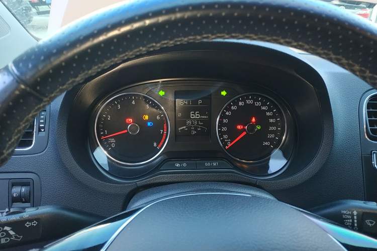 Used Volkswagen Polo 2016 1.6L Cross Polo Automatic Instrument Cluster