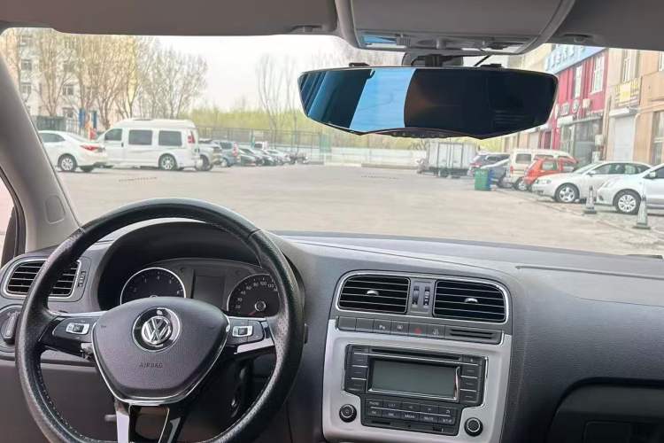 Used Volkswagen Polo 2016 1.6L Cross Polo Automatic Interior 2