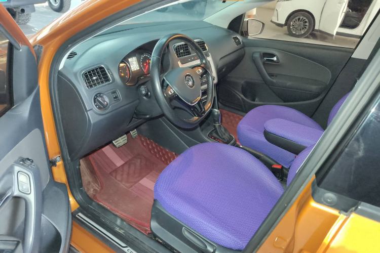 Used Volkswagen Polo 2016 1.6L Cross Polo Automatic Interior 2