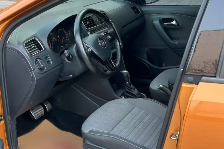 Used Volkswagen Polo 2016 1.6L Cross Polo Automatic Interior 3
