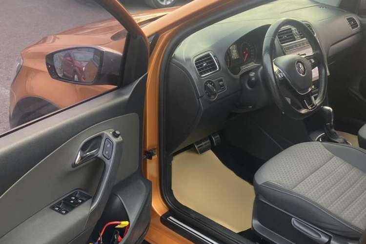 Used Volkswagen Polo 2016 1.6L Cross Polo Automatic Interior 4