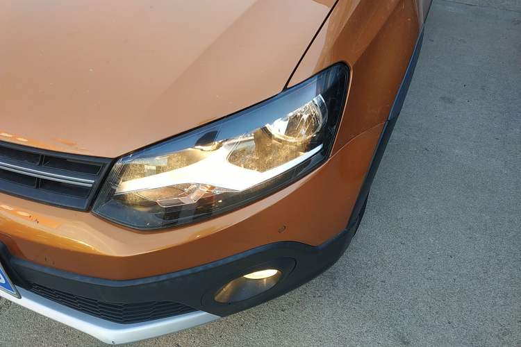 Used Volkswagen Polo 2016 1.6L Cross Polo Automatic Left Front Headlight