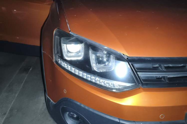 Used Volkswagen Polo 2016 1.6L Cross Polo Automatic Right Front Headlight