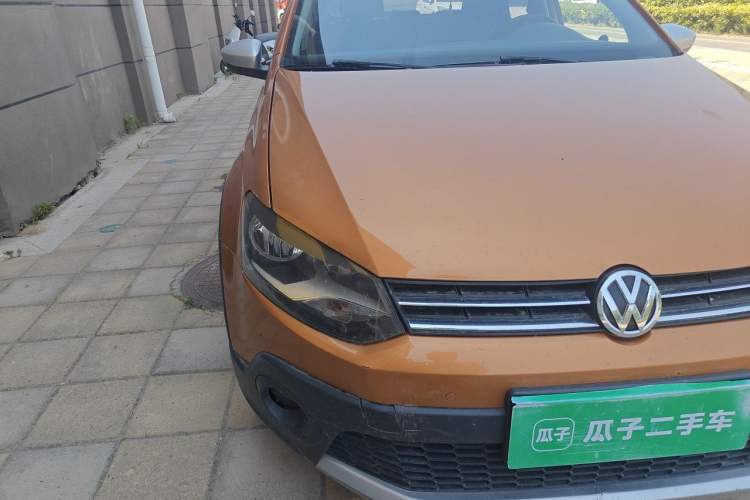Used Volkswagen Polo 2016 1.6L Cross Polo Automatic Right Front Headlight