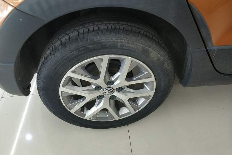 Used Volkswagen Polo 2016 1.6L Cross Polo Automatic Right Rear Wheel Hub