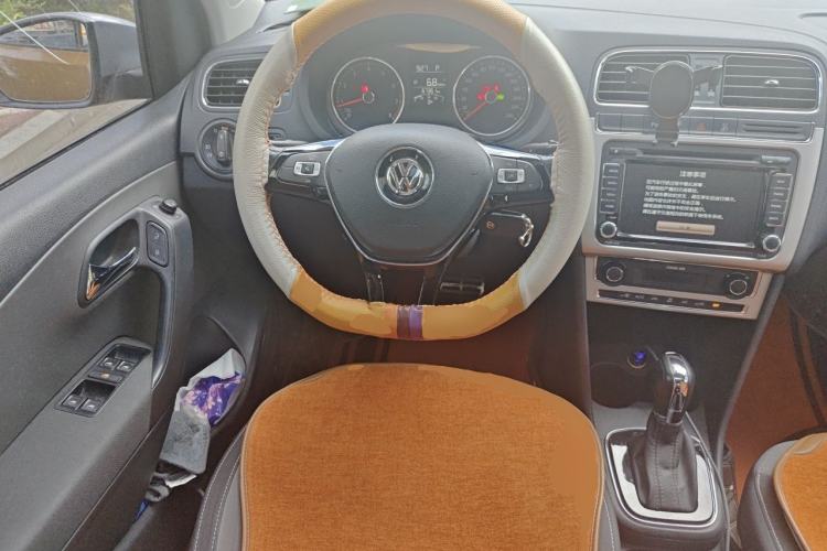Used Volkswagen Polo 2016 1.6L Cross Polo Automatic Steering Wheel