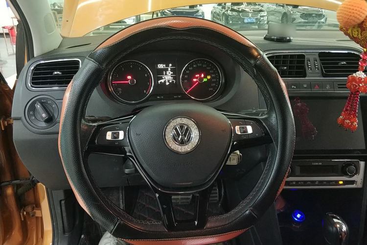 Used Volkswagen Polo 2016 1.6L Cross Polo Automatic Steering Wheel