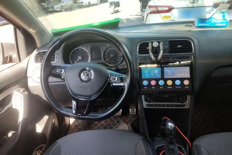 Used Volkswagen Polo 2016 1.6L Cross Polo Automatic Steering Wheel