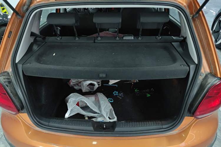 Used Volkswagen Polo 2016 1.6L Cross Polo Automatic Trunk