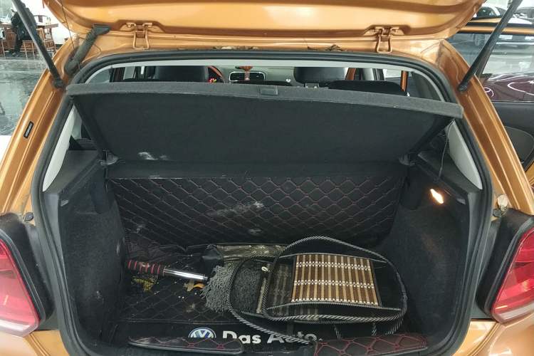 Used Volkswagen Polo 2016 1.6L Cross Polo Automatic Trunk