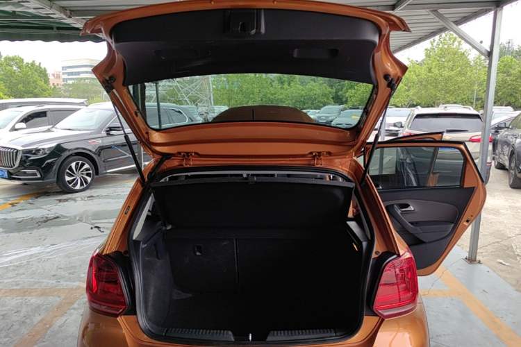 Used Volkswagen Polo 2016 1.6L Cross Polo Automatic Trunk