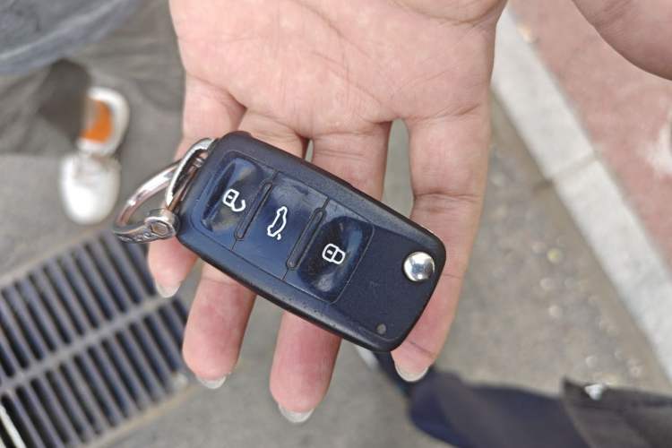 Used Volkswagen Polo 2016 1.6L Cross Polo Automatic Vehicle Key
