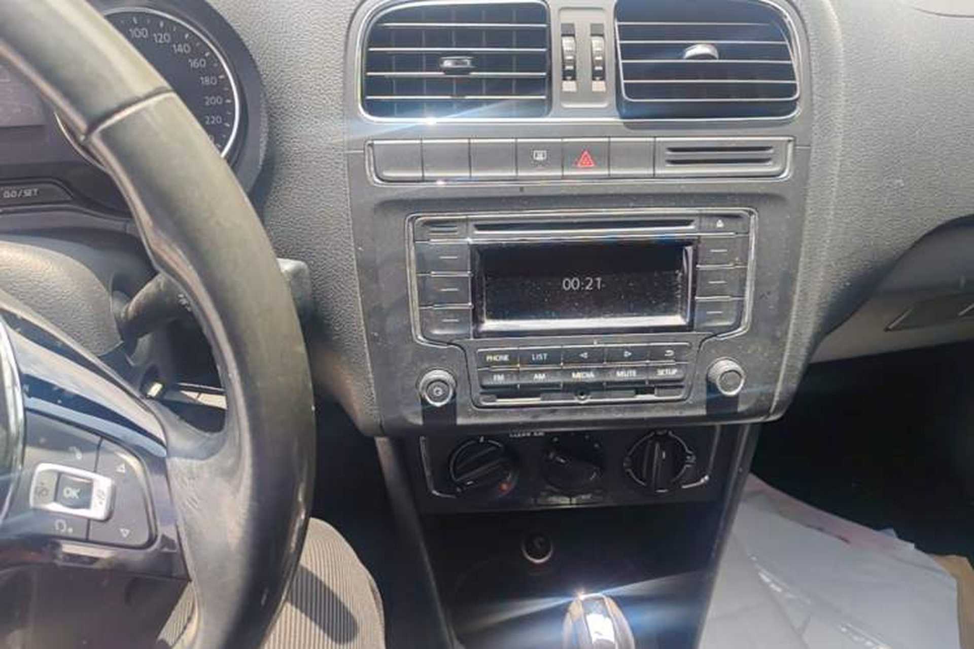 Used Volkswagen Polo 2016 1.6L Automatic Comfort Model Audio And AC Panel
