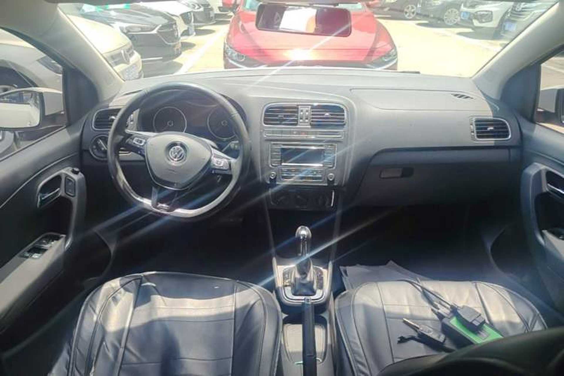 Used Volkswagen Polo 2016 1.6L Automatic Comfort Model Center Console