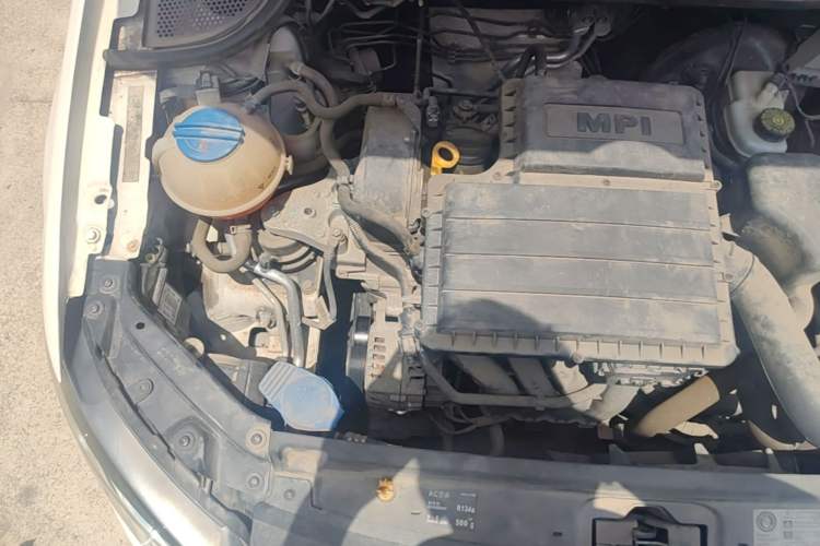 Used Volkswagen Polo 2016 1.6L Automatic Comfort Model Engine Bay Right