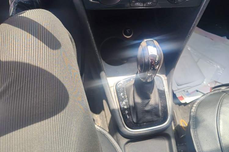 Used Volkswagen Polo 2016 1.6L Automatic Comfort Model Gear Lever