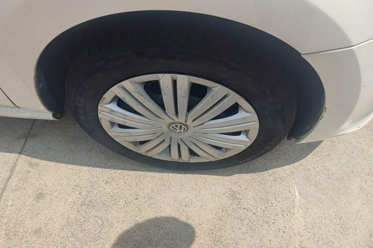Used Volkswagen Polo 2016 1.6L Automatic Comfort Model Right Front Wheel Hub