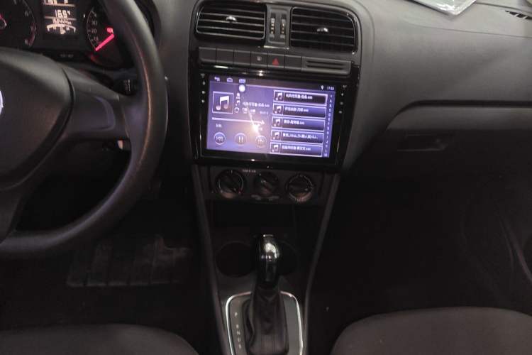 Used Volkswagen Polo 2016 1.4L Automatic Trendy Model Audio And AC Panel
