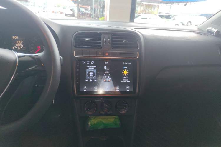 Used Volkswagen Polo 2016 1.4L Manual Fashion Model Audio And AC Panel