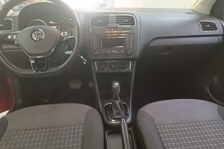 Used Volkswagen Polo 2016 1.6L Automatic Comfort Model Audio And AC Panel
