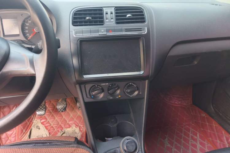 Used Volkswagen Polo 2016 1.4L Manual Fashion Model Audio And AC Panel
