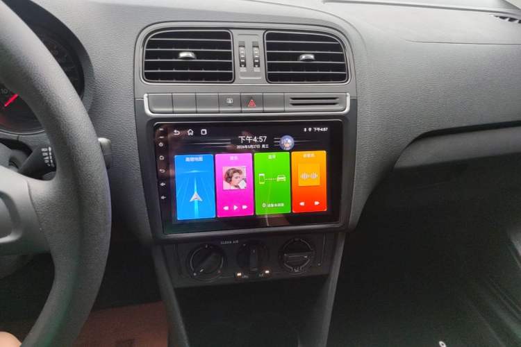 Used Volkswagen Polo 2016 1.4L Manual Fashion Model Audio And AC Panel