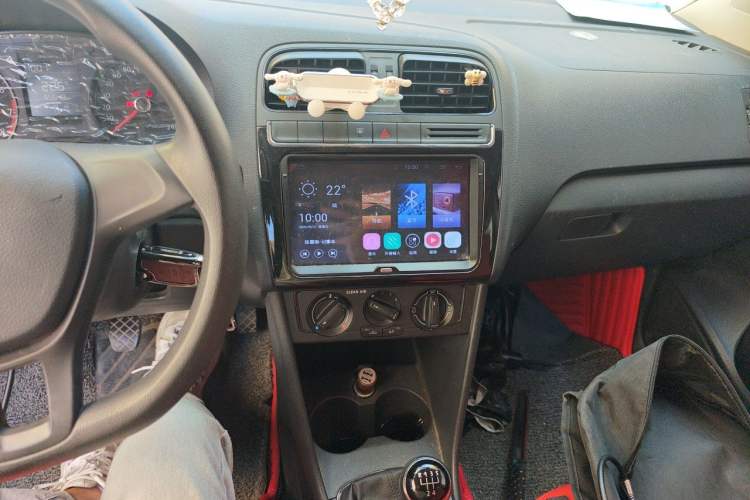 Used Volkswagen Polo 2016 1.4L Manual Fashion Model Audio And AC Panel
