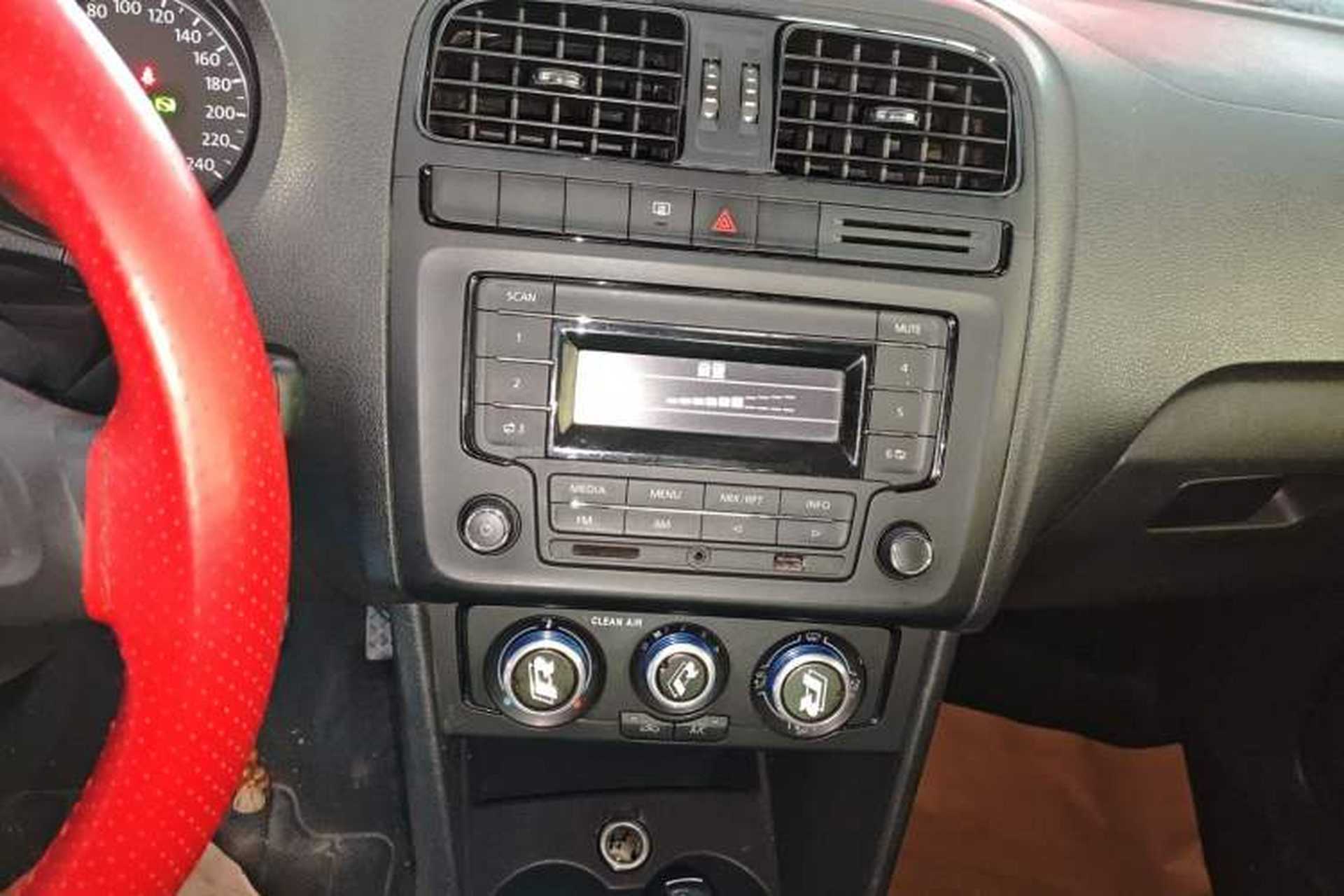 Used Volkswagen Polo 2016 1.4L Automatic Trendy Model Audio And AC Panel