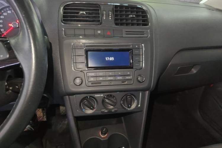 Used Volkswagen Polo 2016 1.6L Automatic Comfort Model Audio And AC Panel
