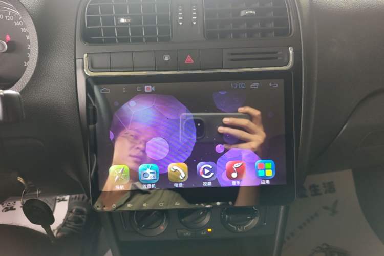 Used Volkswagen Polo 2016 1.4L Manual Fashion Model Audio And AC Panel