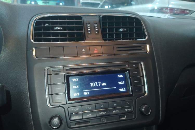 Used Volkswagen Polo 2016 1.6L Automatic Comfort Model Audio And AC Panel