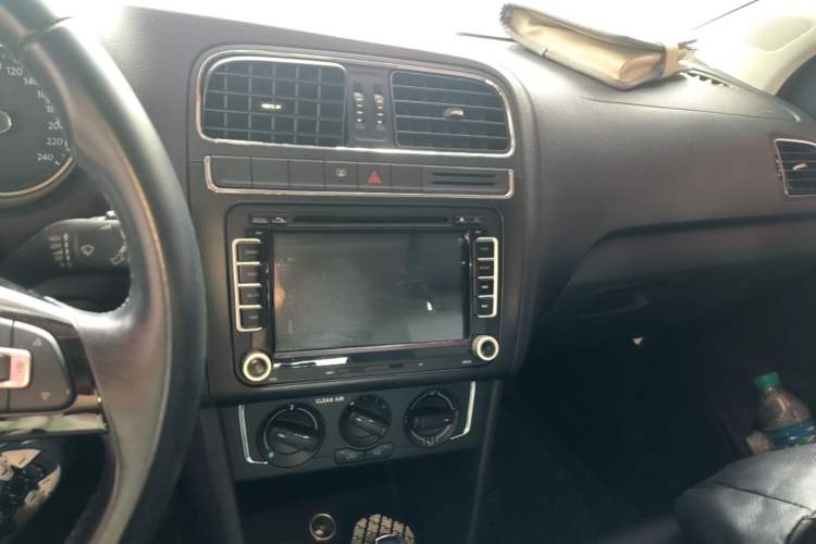 Used Volkswagen Polo 2016 1.6L Automatic Comfort Model Audio And AC Panel