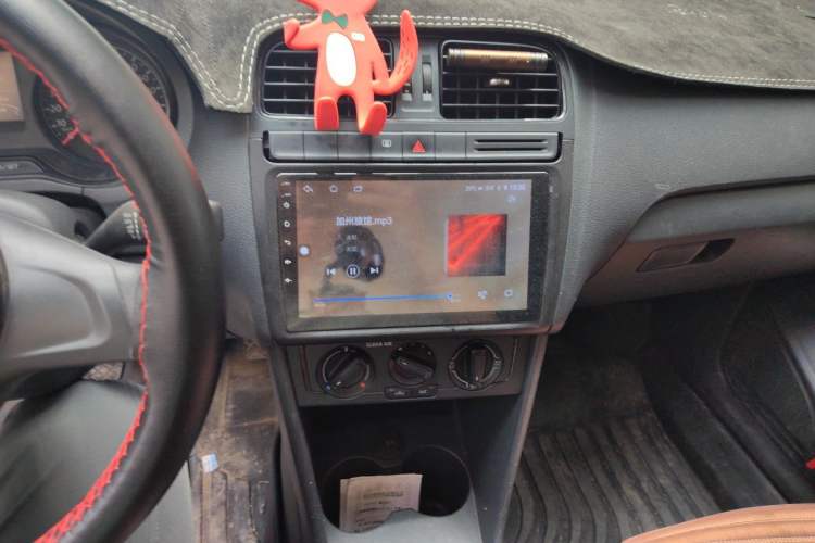 Used Volkswagen Polo 2016 1.4L Manual Fashion Model Audio And AC Panel
