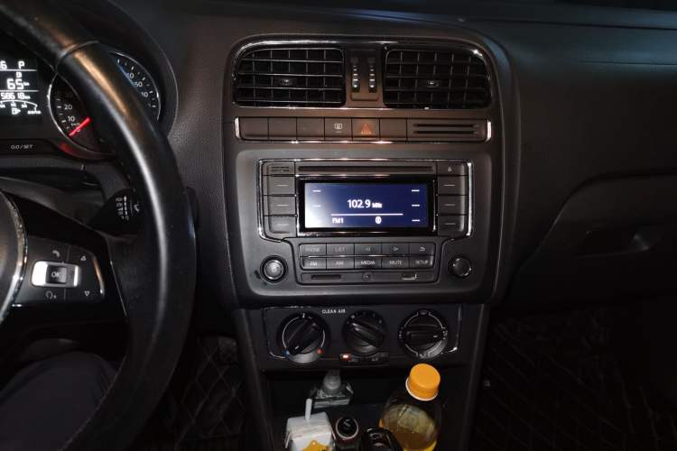 Used Volkswagen Polo 2016 1.6L Automatic Comfort Model Audio And AC Panel