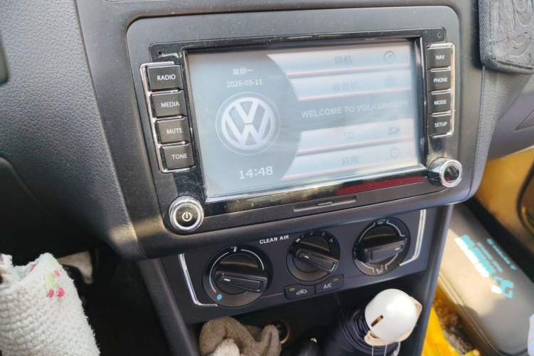 Used Volkswagen Polo 2016 1.6L Automatic Comfort Model Audio And AC Panel
