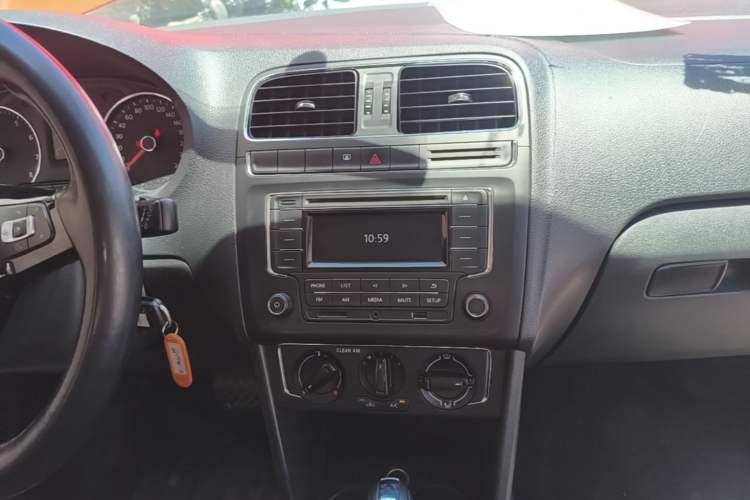 Used Volkswagen Polo 2016 1.6L Automatic Comfort Model Audio And AC Panel