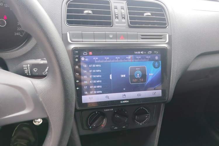 Used Volkswagen Polo 2016 1.4L Manual Fashion Model Audio And AC Panel