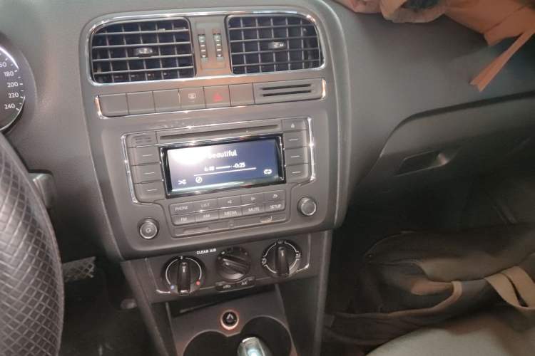 Used Volkswagen Polo 2016 1.6L Automatic Comfort Model Audio And AC Panel