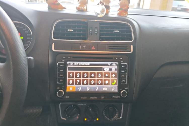 Used Volkswagen Polo 2016 1.6L Automatic Comfort Model Audio And AC Panel