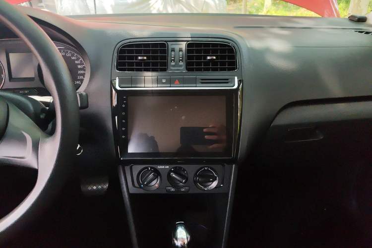 Used Volkswagen Polo 2016 1.4L Automatic Trendy Model Audio And AC Panel