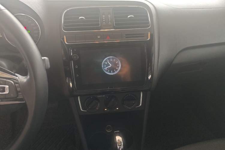 Used Volkswagen Polo 2016 1.6L Automatic Comfort Model Audio And AC Panel