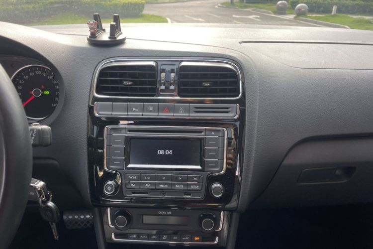 Used Volkswagen Polo 2016 1.6L Automatic Luxury Model Audio And AC Panel