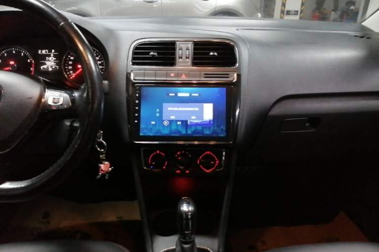 Used Volkswagen Polo 2016 1.6L Automatic Comfort Model Audio And AC Panel