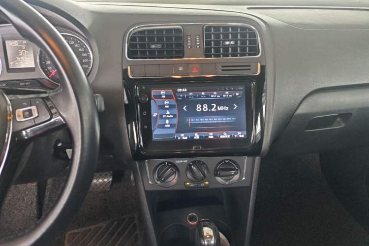Used Volkswagen Polo 2016 1.6L Automatic Comfort Model Audio And AC Panel