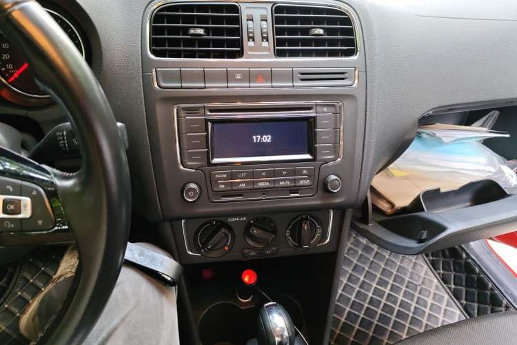 Used Volkswagen Polo 2016 1.6L Automatic Comfort Model Audio And AC Panel