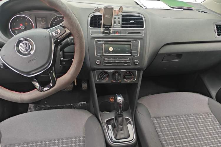 Used Volkswagen Polo 2016 1.6L Automatic Comfort Model Audio And AC Panel